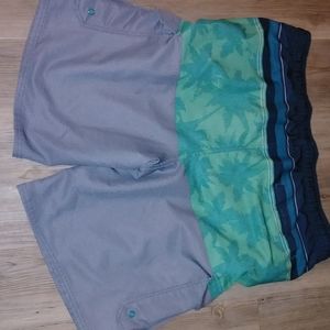 Air walk board shorts charge pockets size med.
